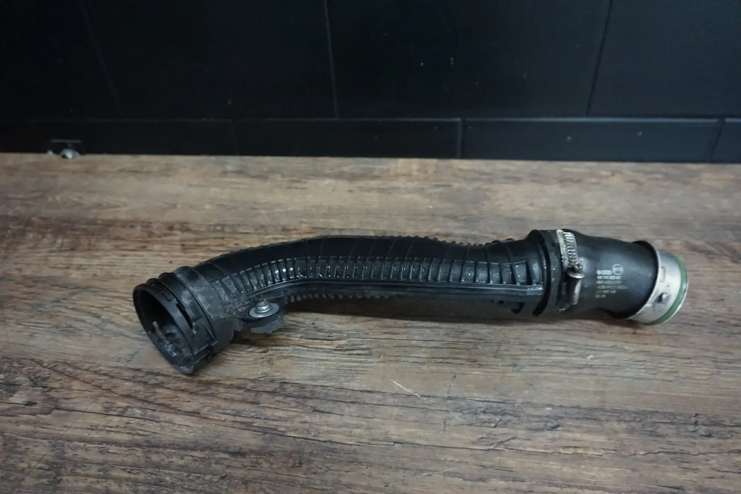 VW Audi Seat Skoda Druckschlauch Druckrohr Ladeluftrohr Luftrohr 1K0145840R - Bild 1