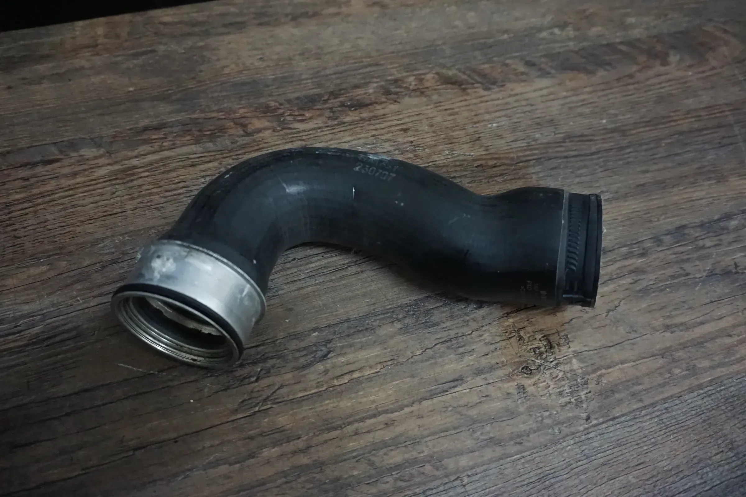 original Audi TT 8J A3 8P Schlauch Ladeluftschlauch Druckschlauch 1K0145834N - Bild 1