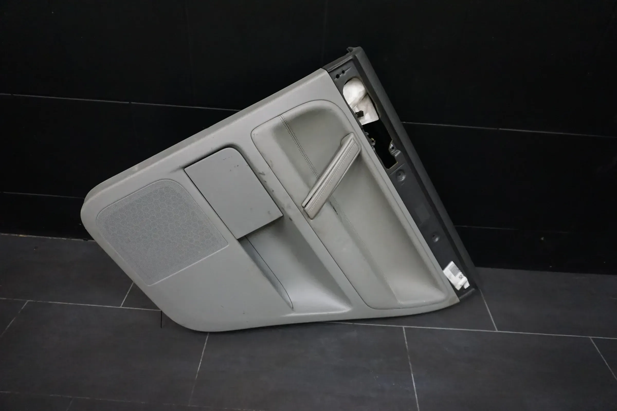 7L6867212AJ Türverkleidung hinten rechts grau Leder VW Touareg - Bild 1