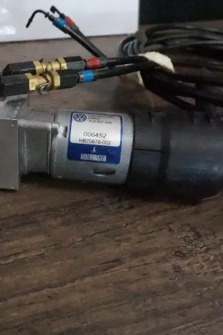 VW Touareg 7L I 06-10 el. Heckklappe Hydraulikpumpe 7L6827449 + Leitungen - Bild 7