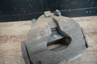 VW T5 TDi 2,5 TDi 96KW ATE Bremssattel vorne links 7H0105D Original - Bild 4