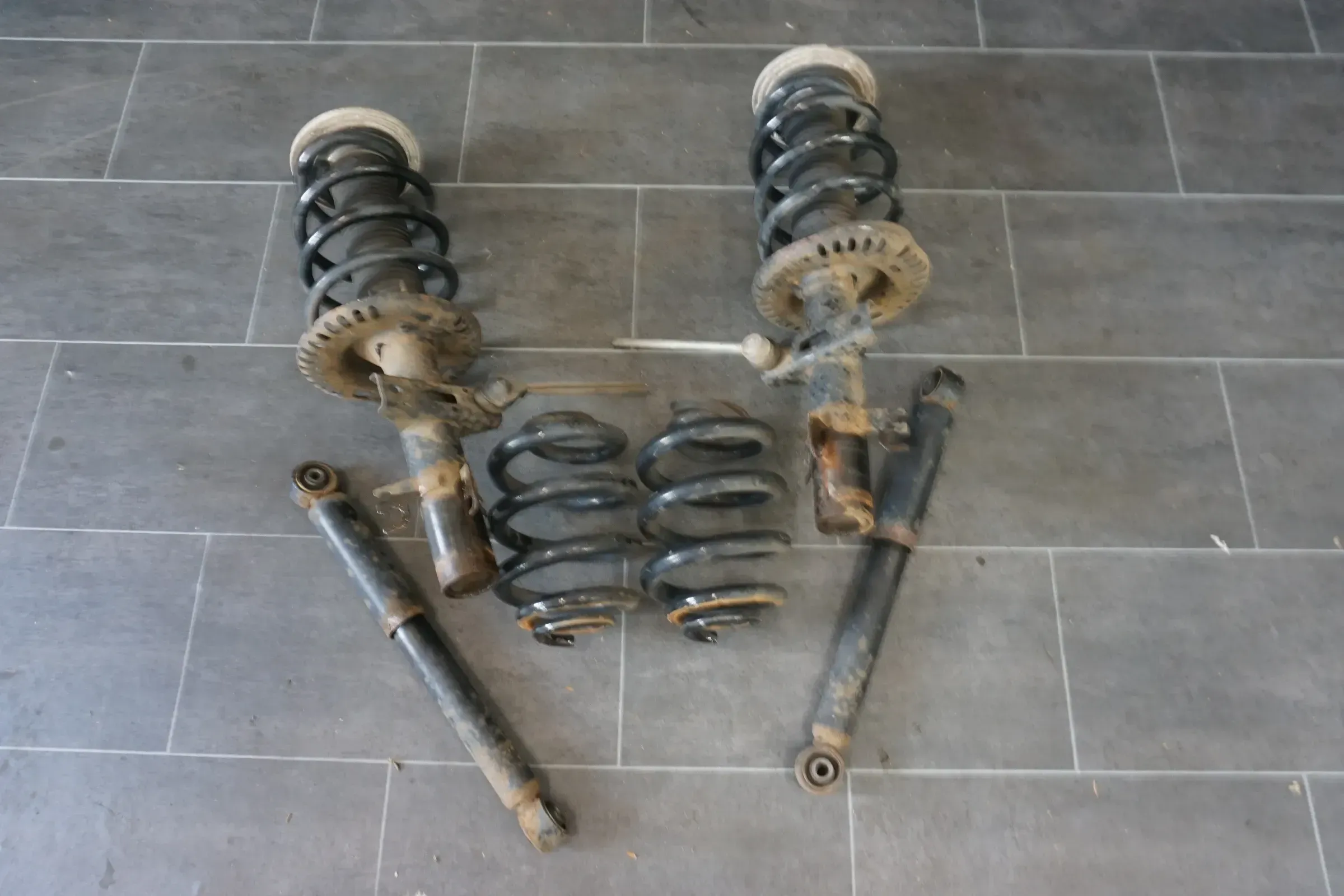 VW T6 Transporter Fahrwerkfedern + Stoßdämpfer Bilstein Schlechtwege Fahrwerk - Bild 1