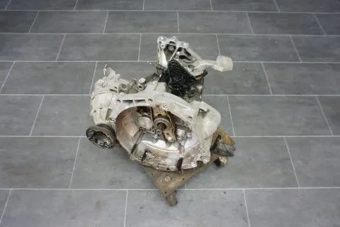 Background image for Getriebe Schaltgetriebe VW Touran 1T KWC Benzin 1.4 TSI 6 Gang 85tkm