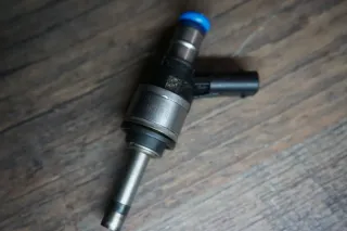 Audi VW TFSI FSI Benzineinspritzdüsen Einspritzdüsen Einspritzventil 06C906036C - Bild 3