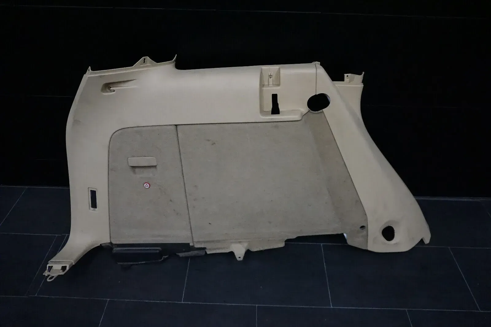 VW Touareg 7L Seitenverkleidung Kofferraum hinten Links 7L6867037AS Beige BKS - Bild 1