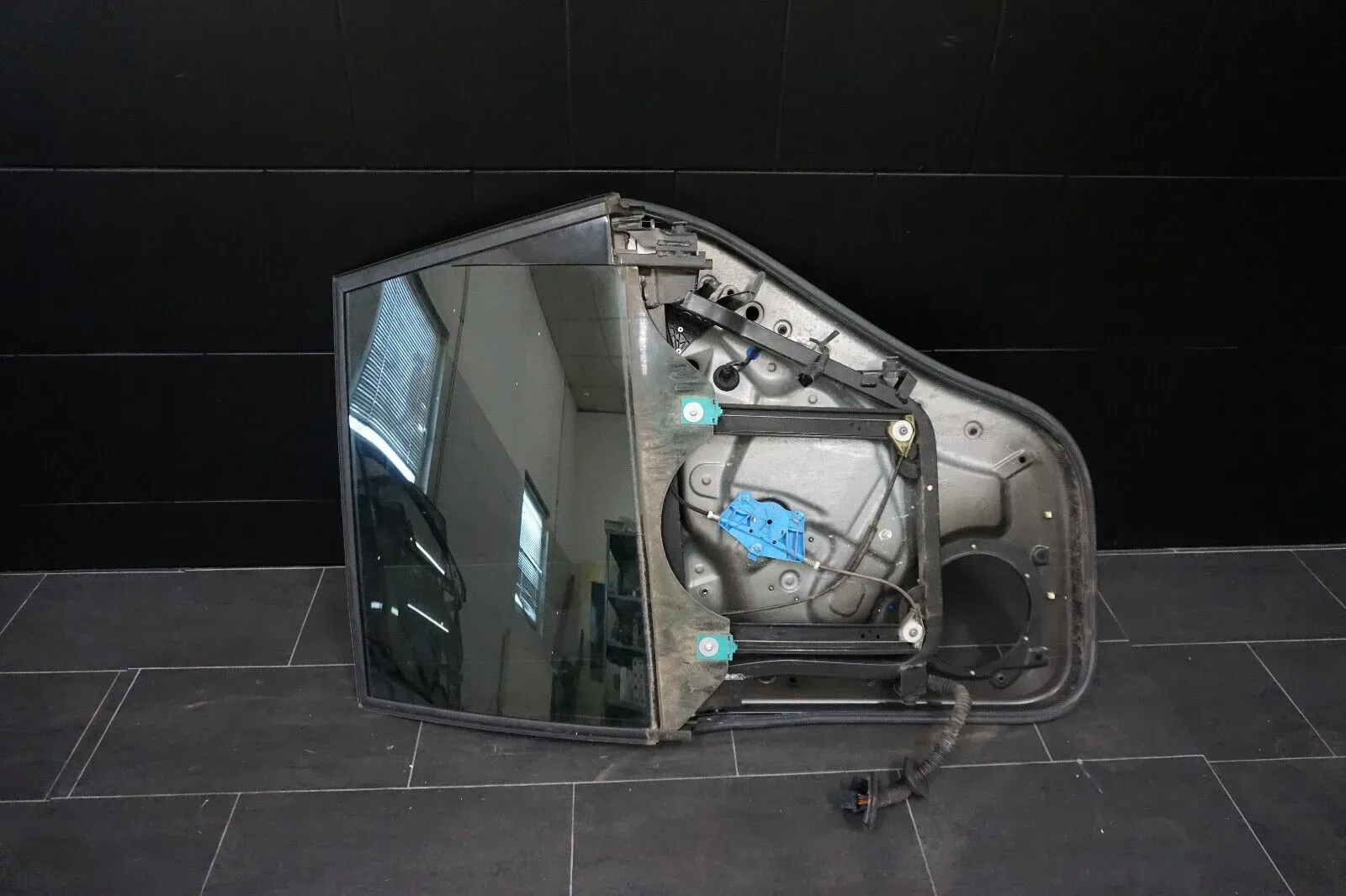 Tür hinten links VW TOUAREG 1 7L 7L6839729 Türrahmen Grün 03-2004 - Bild 1