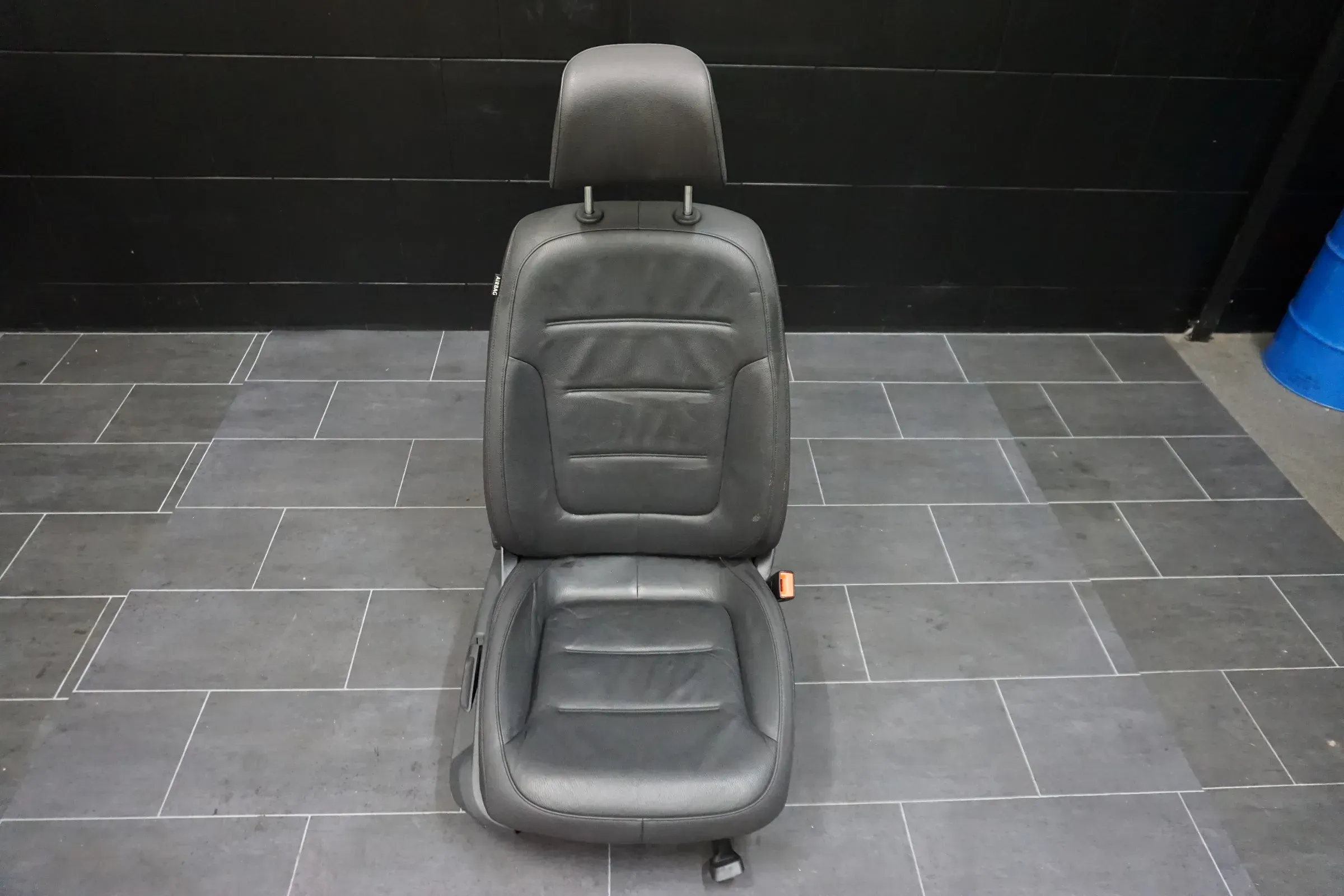 VW Touareg 7P Sitz Vorne Rechts Beifahrersitz Manuell Leder Schwarz - Bild 1