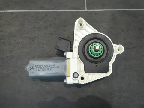 Background image for Mercedes W207 W172 W218 E Klasse Fensterhebermotor vorn links A2078200542