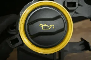 Porsche Boxster 981 Deckel Verschluss Einfüllstutzen Öl Motoröl 98110716005 - Bild 2