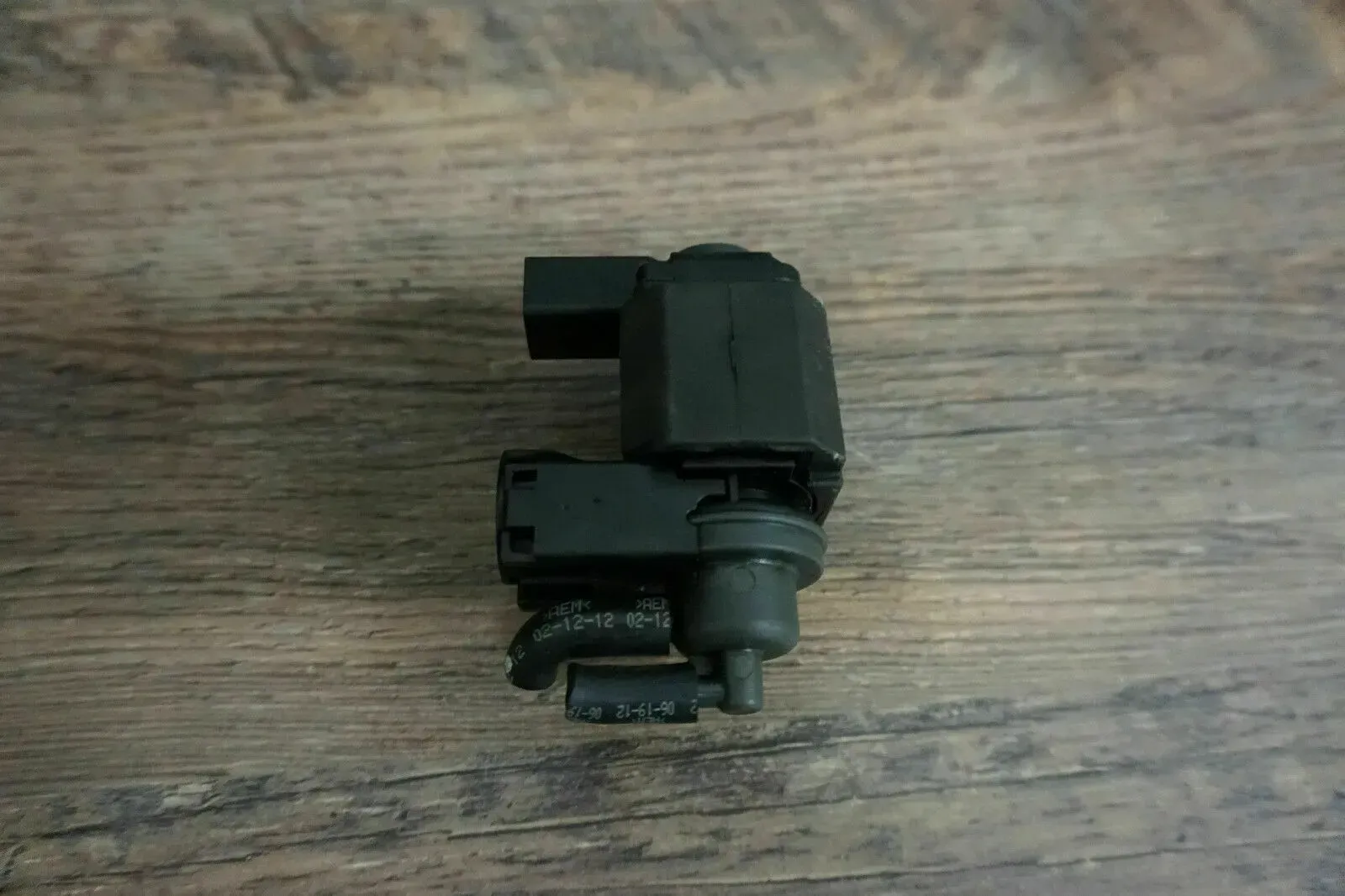 Audi A8 4H 4.0 TFSI Lang Umschaltventil Magnetventil Druckwandler 06H906283B - Bild 1