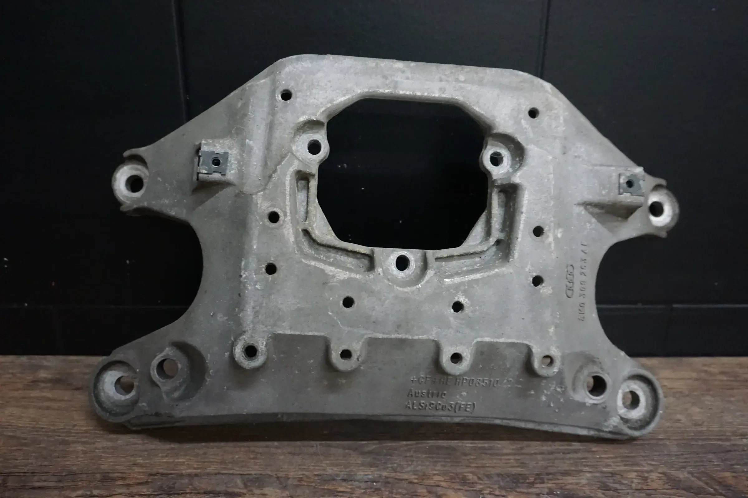 original Audi A4 8K VW Audi Getriebeträger Querträger Träger Halter 8K0399263AF - Bild 1