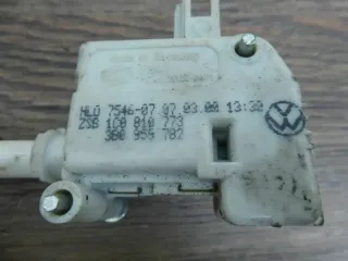 VW Golf 1K Original Stellmotor Stellelement Tankklappe 1K6810773 3B0959782 - Bild 3