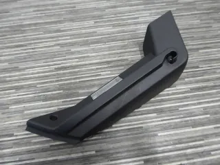 Seat Leon 1P Orig. 4/5 Türer Auflage Kofferraum rechts persiaschwarz 1P0867762D - Bild 2