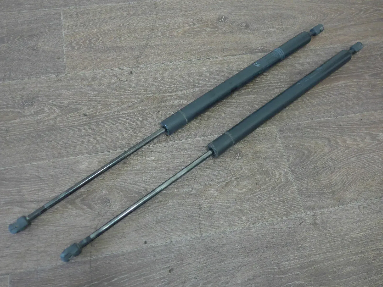 Original VW T4 Heckklappe Heck Klappe Dämpfer Lift 701829331S 3 Striche 2 Stück - Bild 1