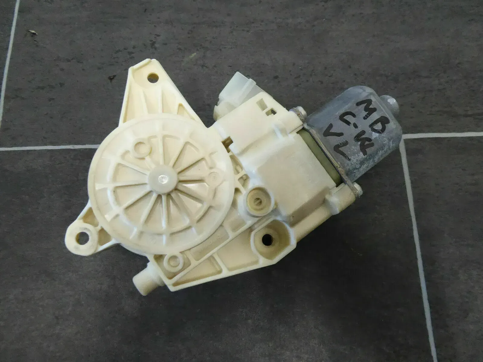 Mercedes C200 W204 Fensterhebermotor Vorne Links Fensterheber A2048200142 - Bild 1