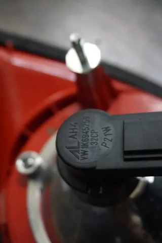 1K6945094E VW Golf V 1K Rückleuchte Heckleuchte Rücklicht rechts innen - Bild 4