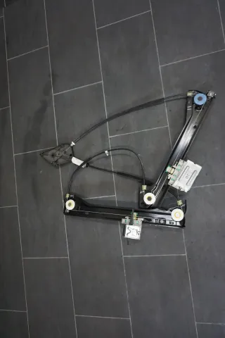 8S0837461 original Audi TT 8S Fensterheber ohne Motor Fensterhebermechanik VL - Bild 2