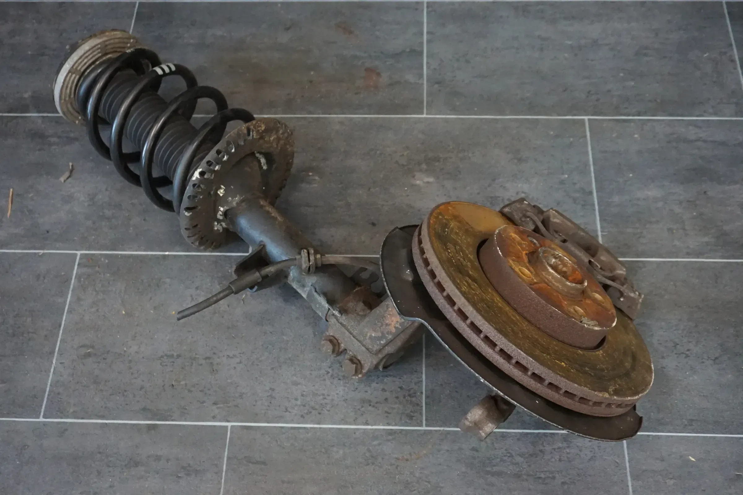 Original VW Rechts Ferderbein Kompl. Stoßdämpfer 7H0413031N Radnabe 7H0258G T5 - Bild 1