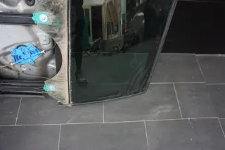 VW Touareg 7L Türrahmen Scheibenrahmen Scheibe hinten rechts 7L0839354 - Bild 3