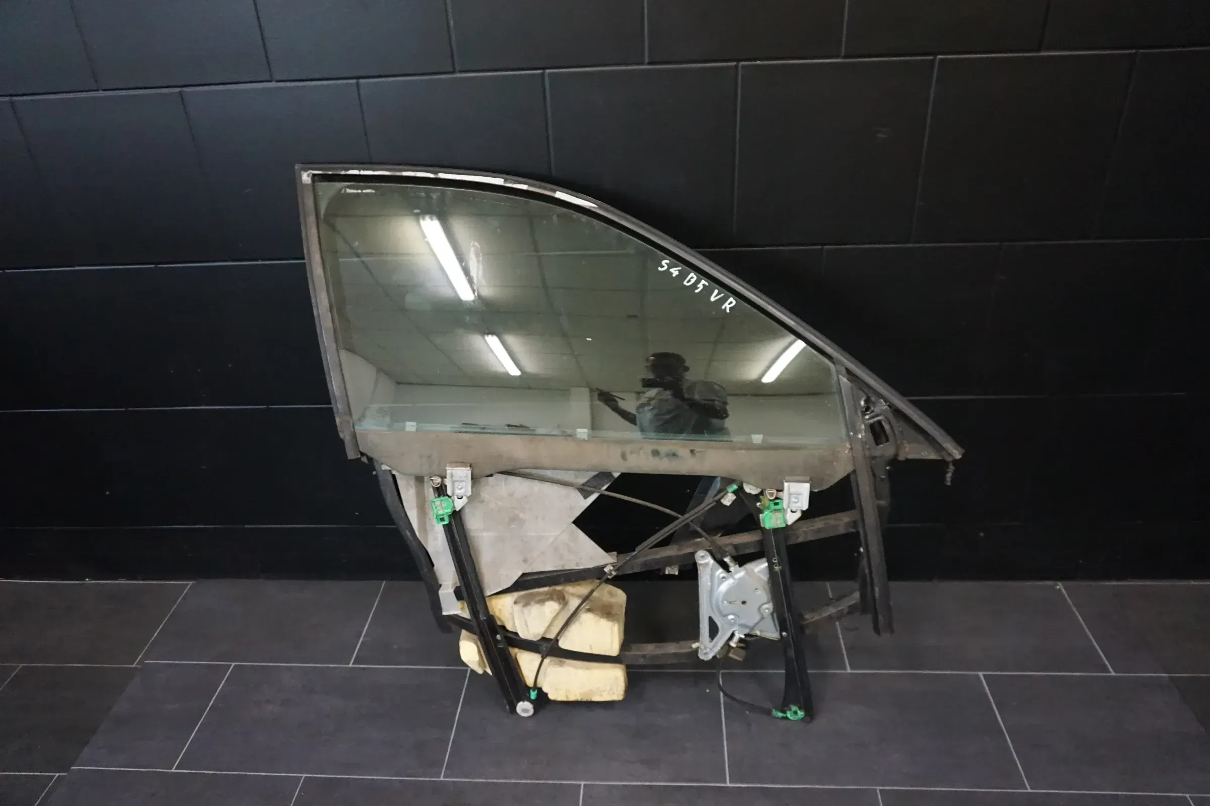 Scheibenrahmen elektrischem Fensterheber Audi A4 B5 FL Bj.1999-2001 vorn rechts - Bild 1