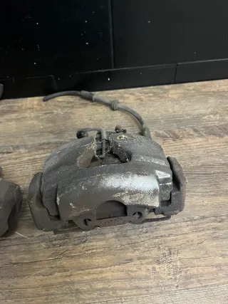 VW T5 Bremssättel vorn vorne Komplett Set 2.5 TDI Halter Beläge AXE 174PS - Bild 2