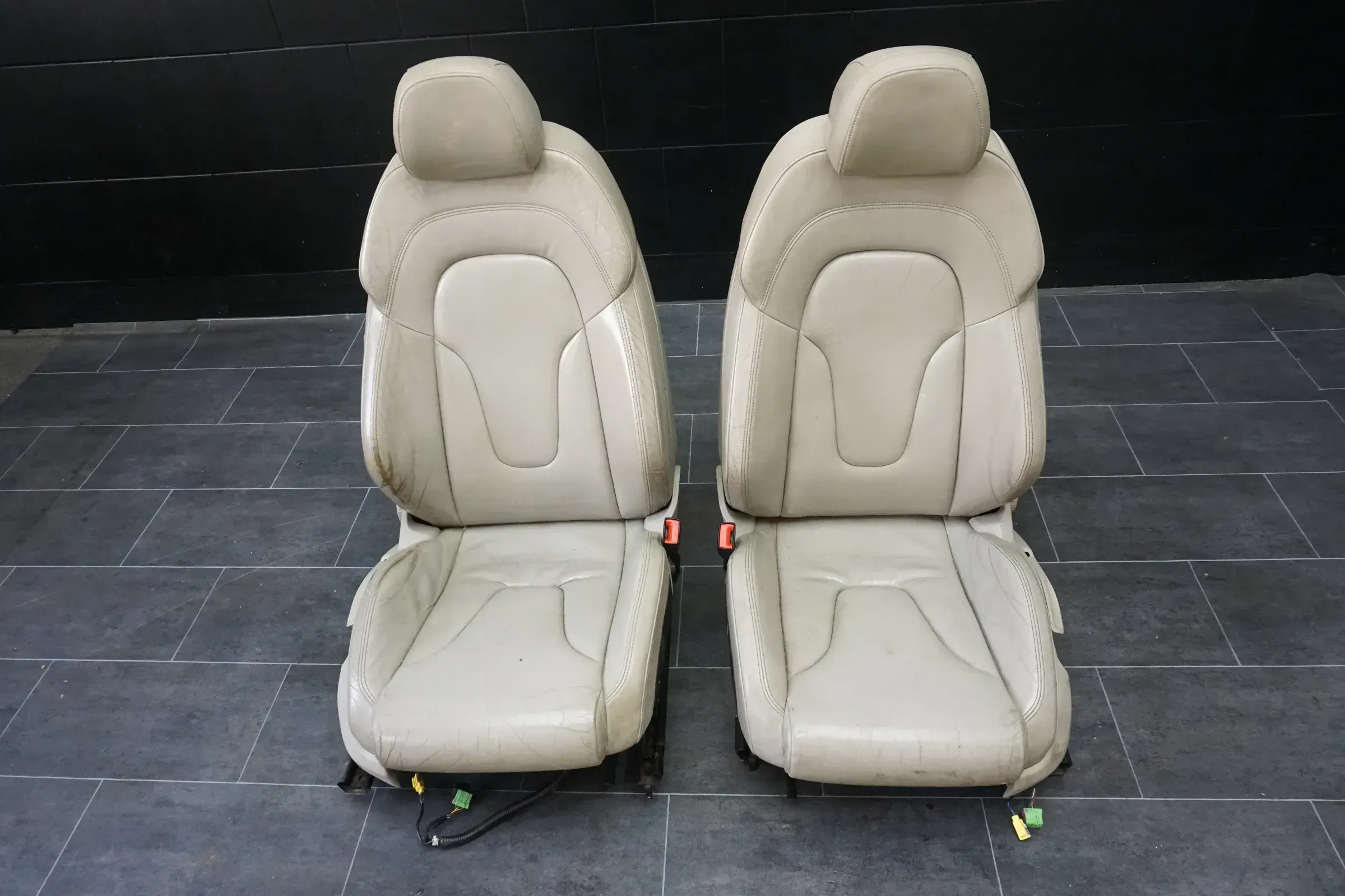 AUDI TT Coupe Roadster 8J Sitze vorn Rechts Links weiß grau Leder - Bild 1