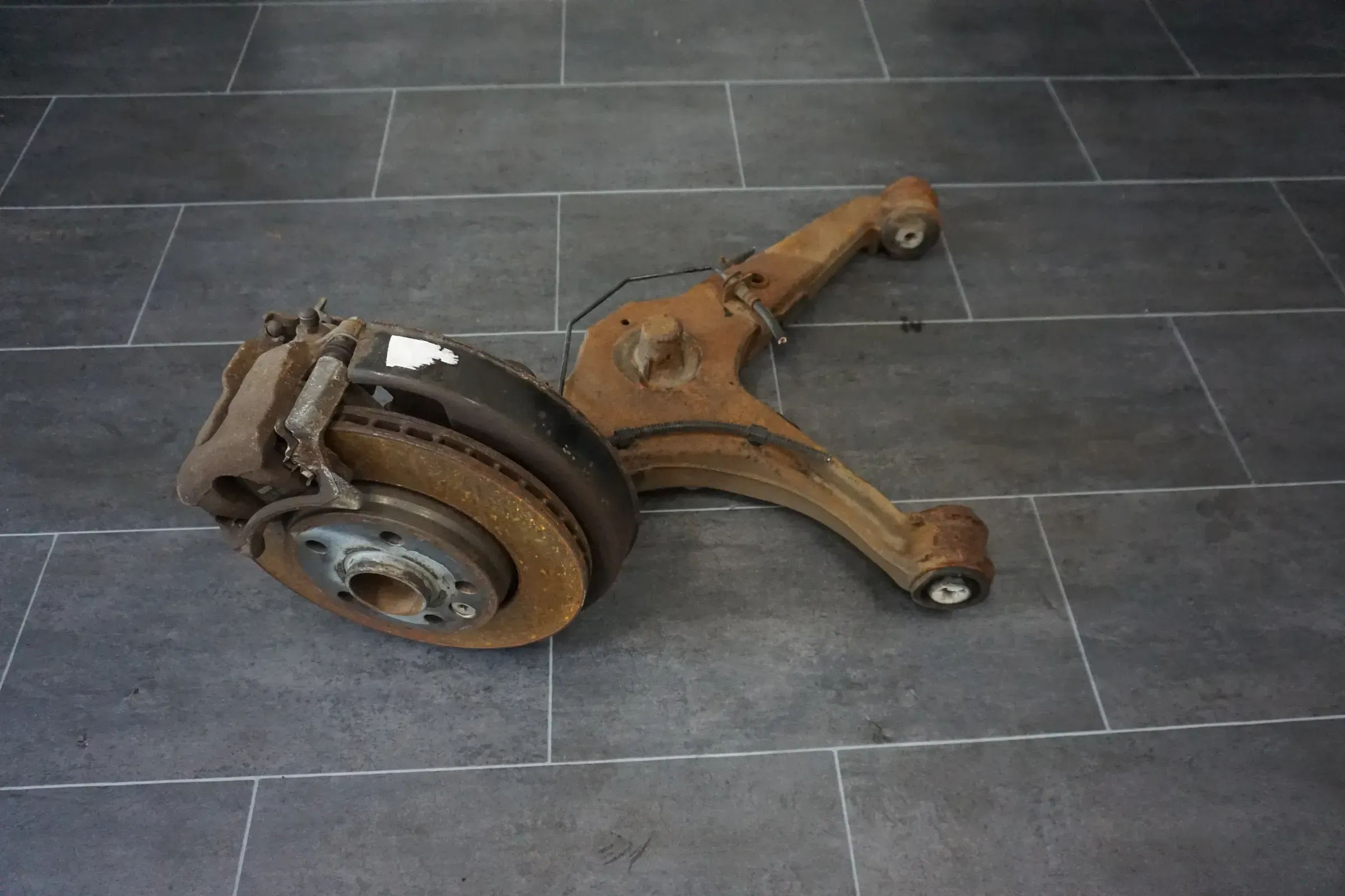 Achsschenkel VW T5 GP 2,0 TDI Radlagergehäuse hinten rechts 7H0501414D Original - Bild 1