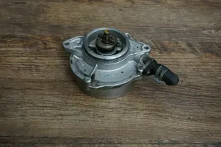 Audi Q7 4L 4.2 TDI VW Touareg Unterdruckpumpe Pumpe 057145100AK Vakuumpumpe - Bild 1