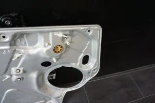 VW Bus T5 Einbauplatte Fensterheber Kurbelautomat links 7E1837729K - Bild 2