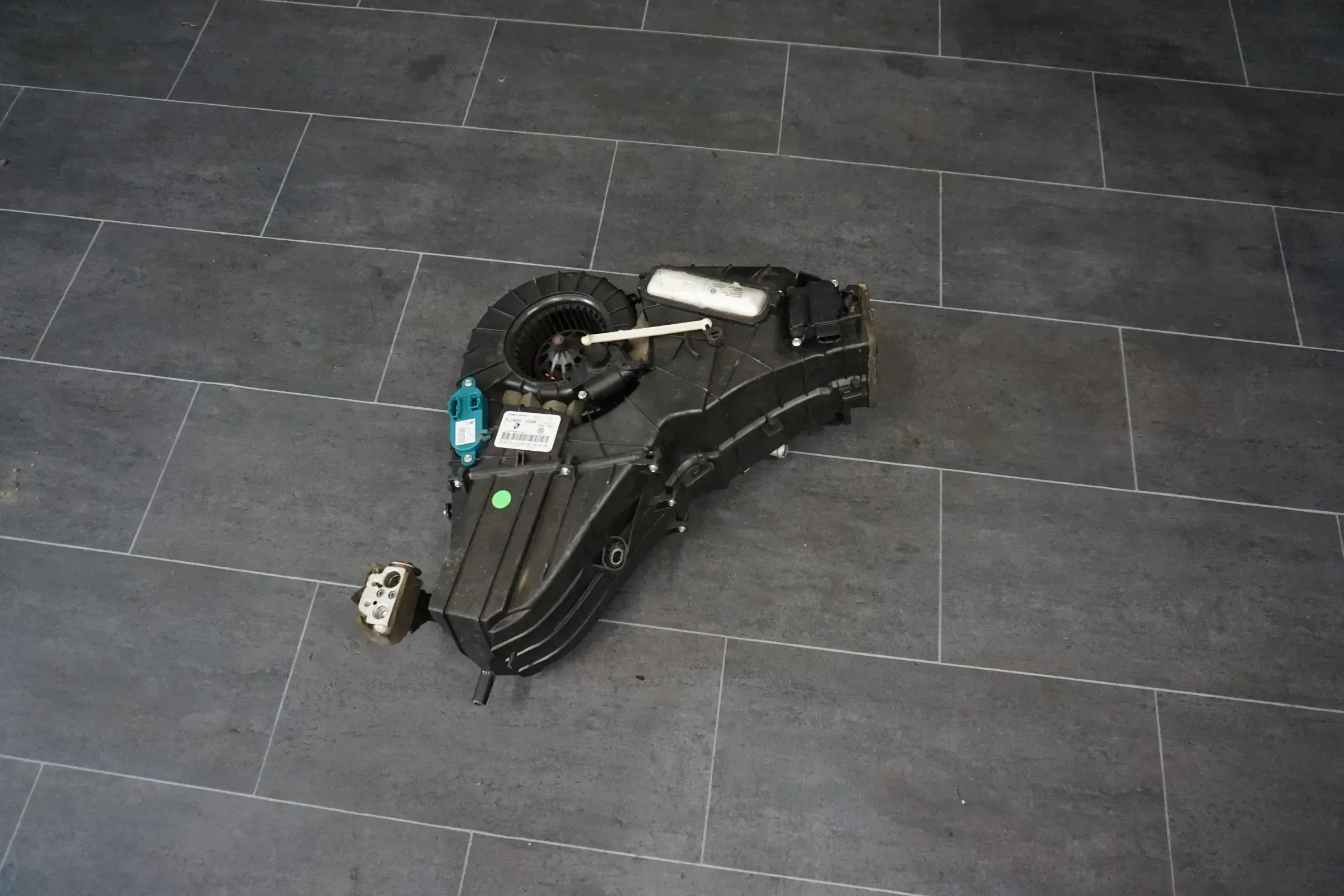 Porsche Cayenne 957 Heizungskasten Klimakasten hinten 7L0820004M - Bild 1