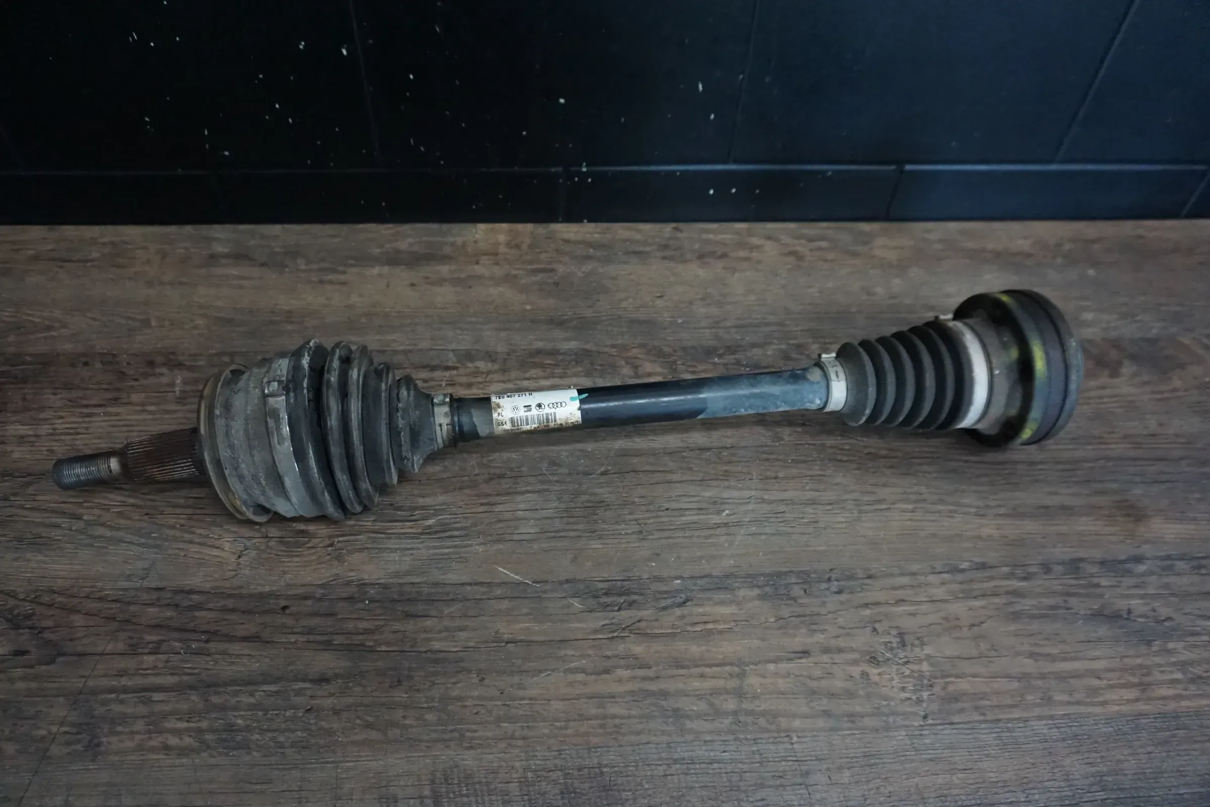 VW T5 2,0 TDI Antriebswelle Gelenkwelle vorn vorne links 7E0407271H - Bild 1