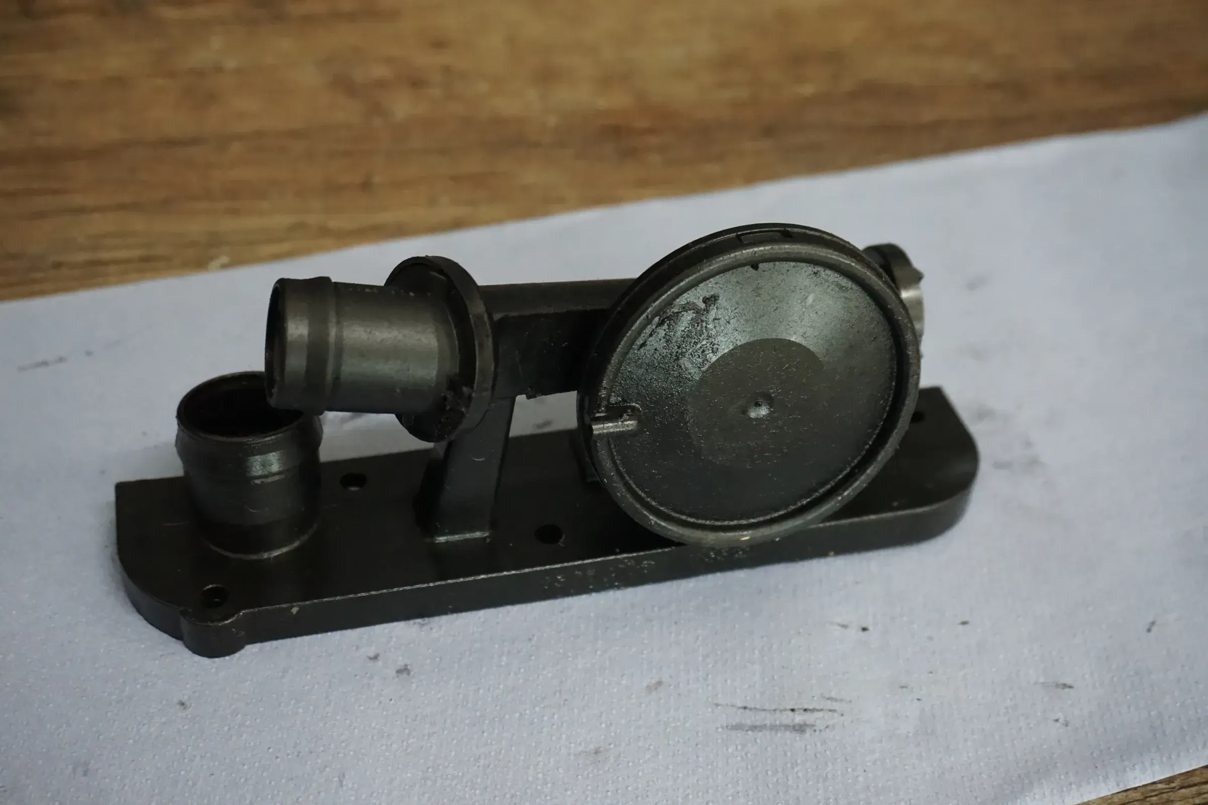 AUDI TT 8J VENTIL KURBELGEHÄUSEENTLÜFTUNG ENTLÜFTUNG KURBELGEHÄUSE 06F129101F - Bild 1