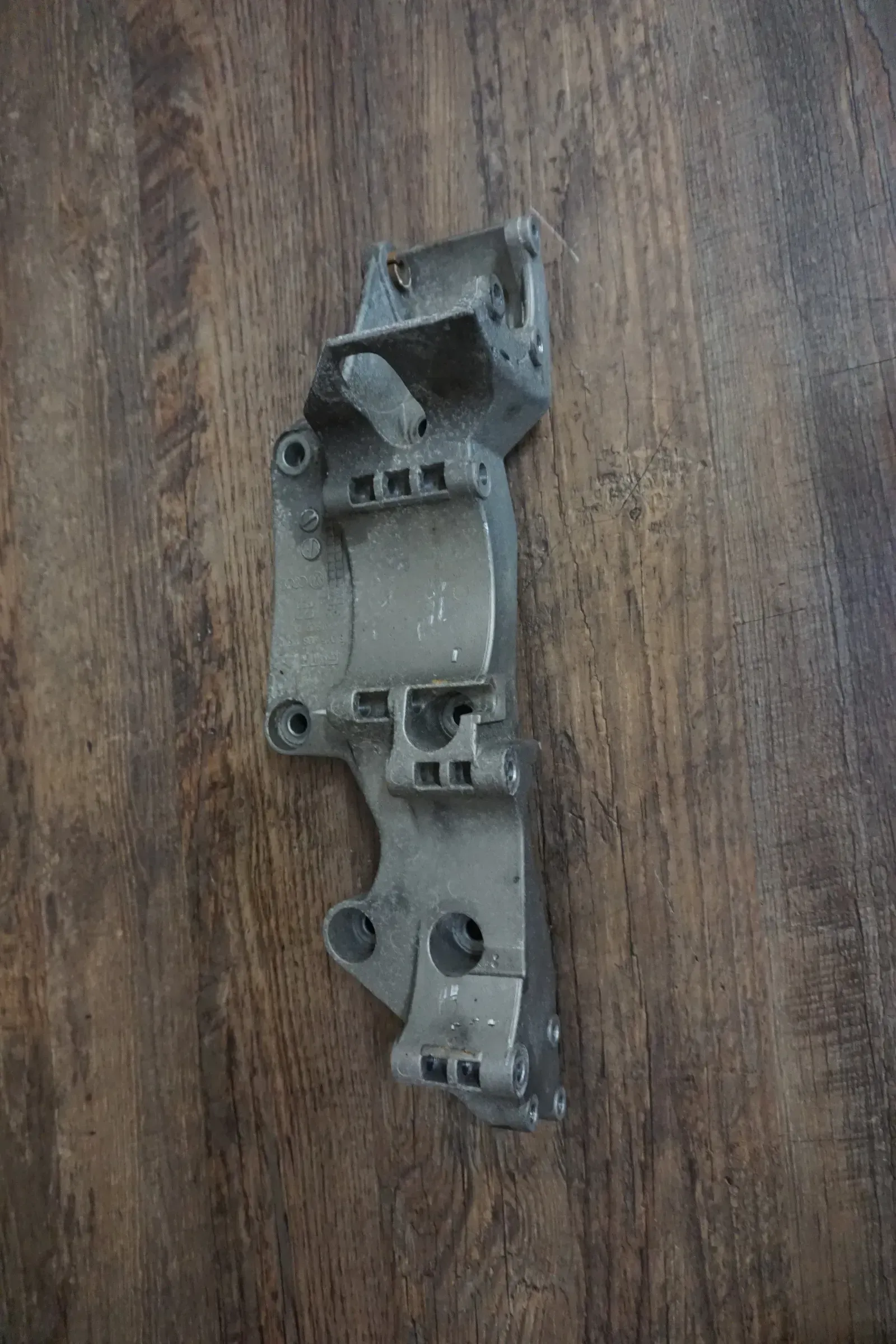 Aggregathalter Audi Seat Skoda VW A1 A3 Fabia Touran 1,6 TDI CAY CAYC 045903143C - Bild 1