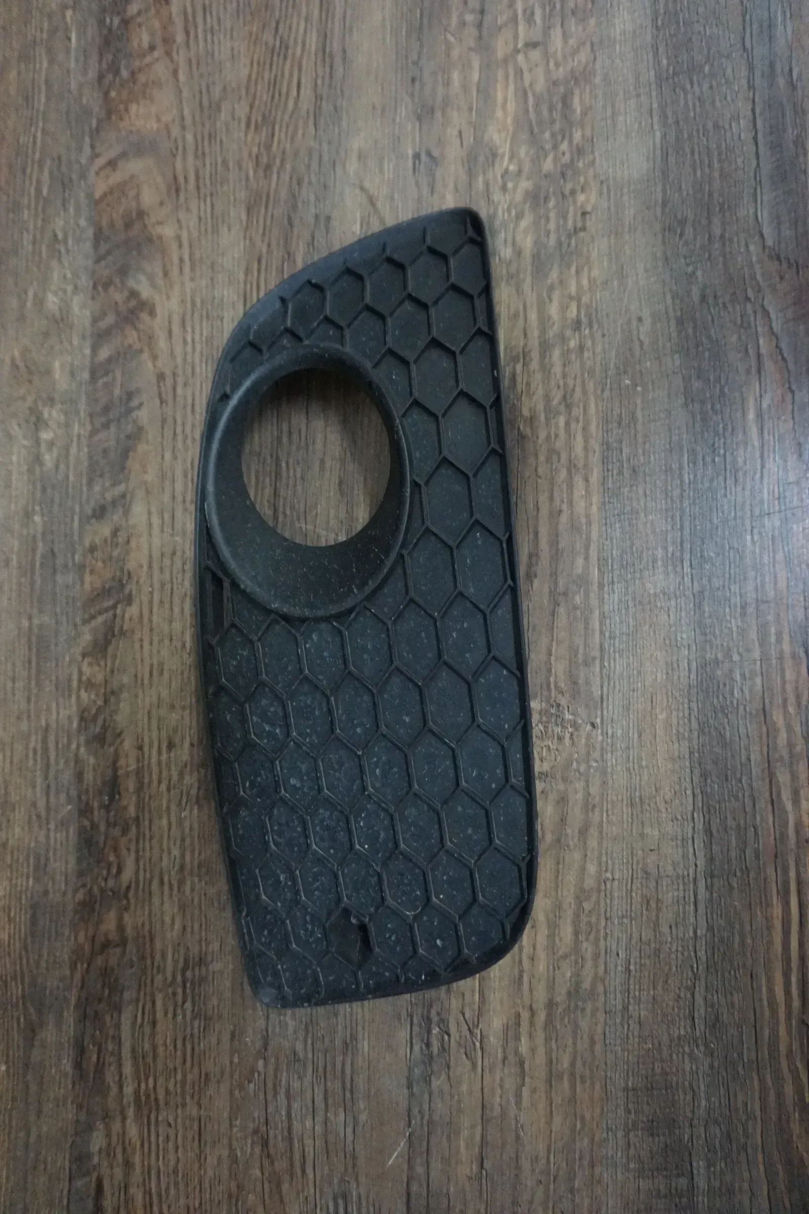 VW Golf 5 GTI Abdeckung Blende Stoßstange Nebelscheinwerfer rechts 1K0853666P - Bild 1