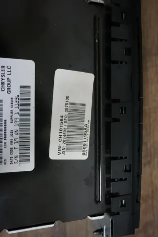 Chrysler Dodge Jeep OEM Factory Stereo Radio MP3 WMA CD /AUX - Bild 8