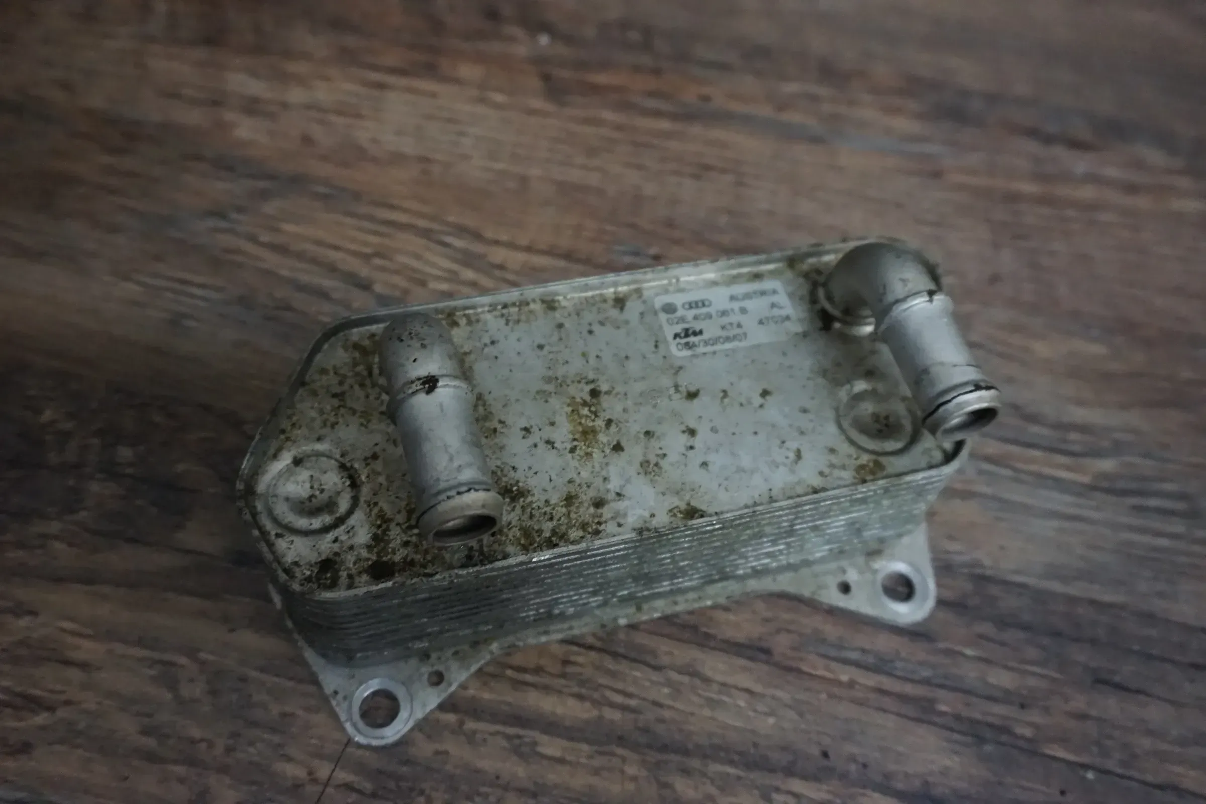Ölkühler für VW Audi Seat Skoda Golf 2,0 FSI GTI RS TFSI BWA 02E409061B - Bild 1