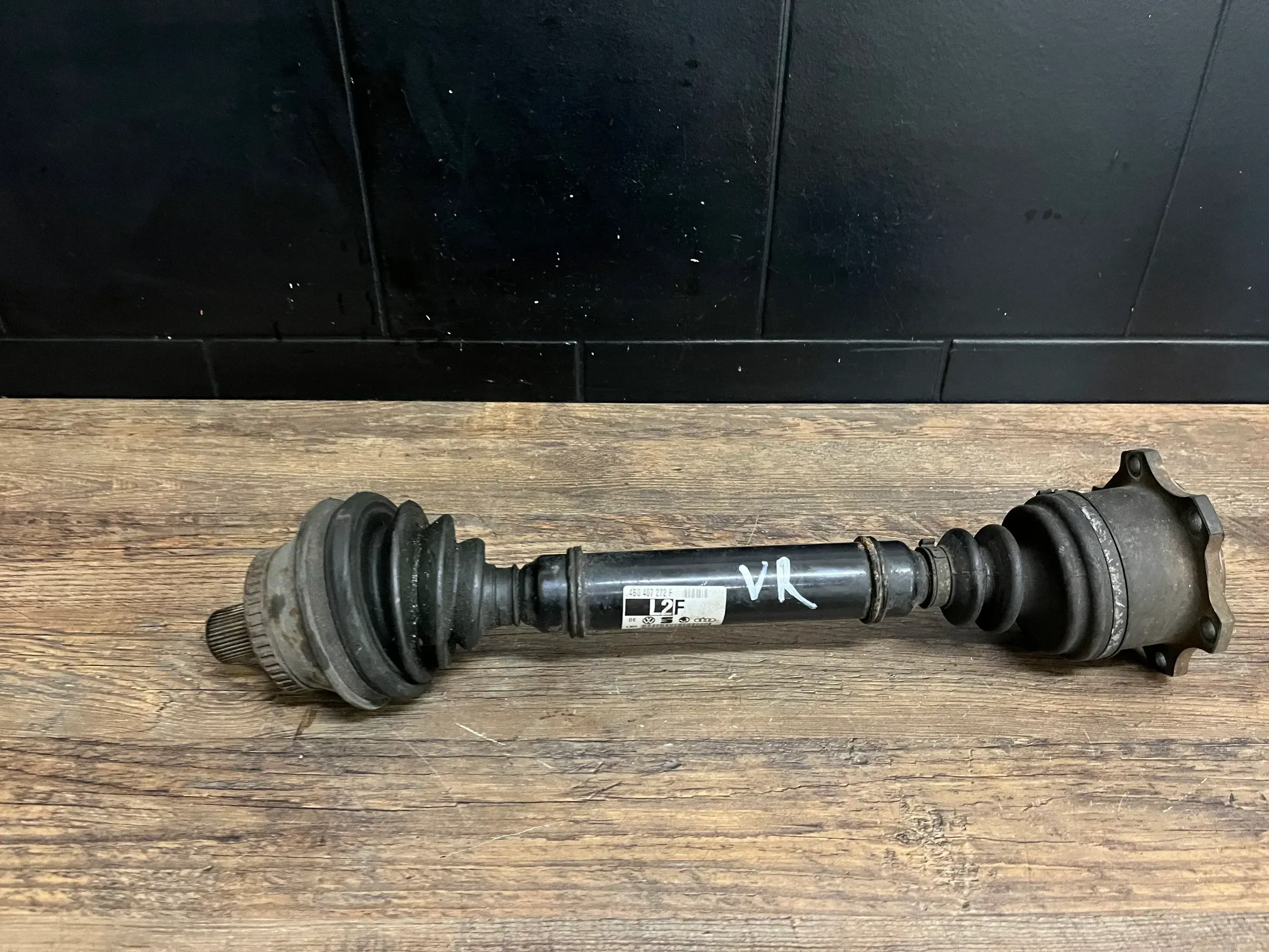 Original Audi A6 4B Antriebswelle Gelenkwelle vorne rechts 4B0407272F - Bild 1