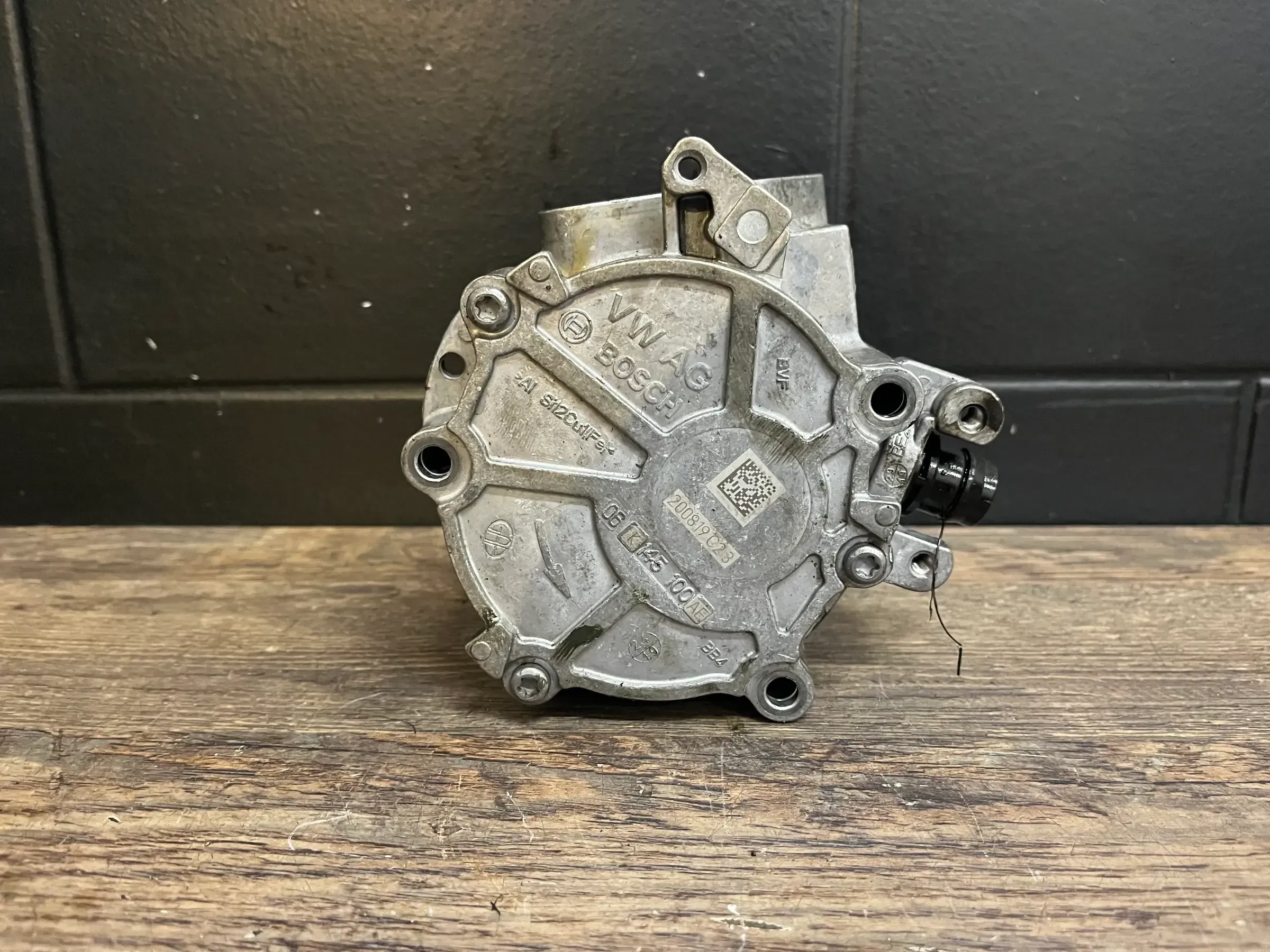 VW AUDI SEAT SKODA TSI TFSI Unterdruckpumpe Vakuumpumpe Pumpe 06K145100AE - Bild 1