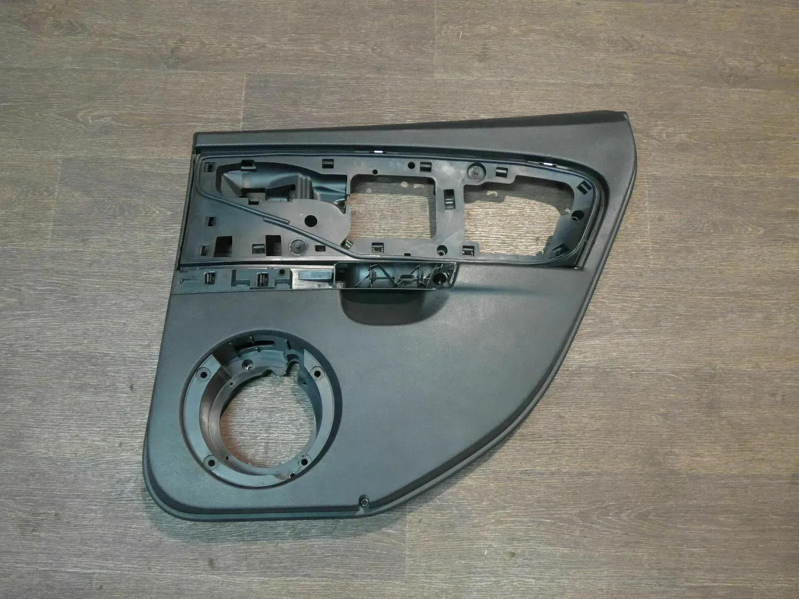 Seat Leon 1P Original Türverkleidung hinten rechts 1P0867212A 1UQ persiaschwarz - Bild 1