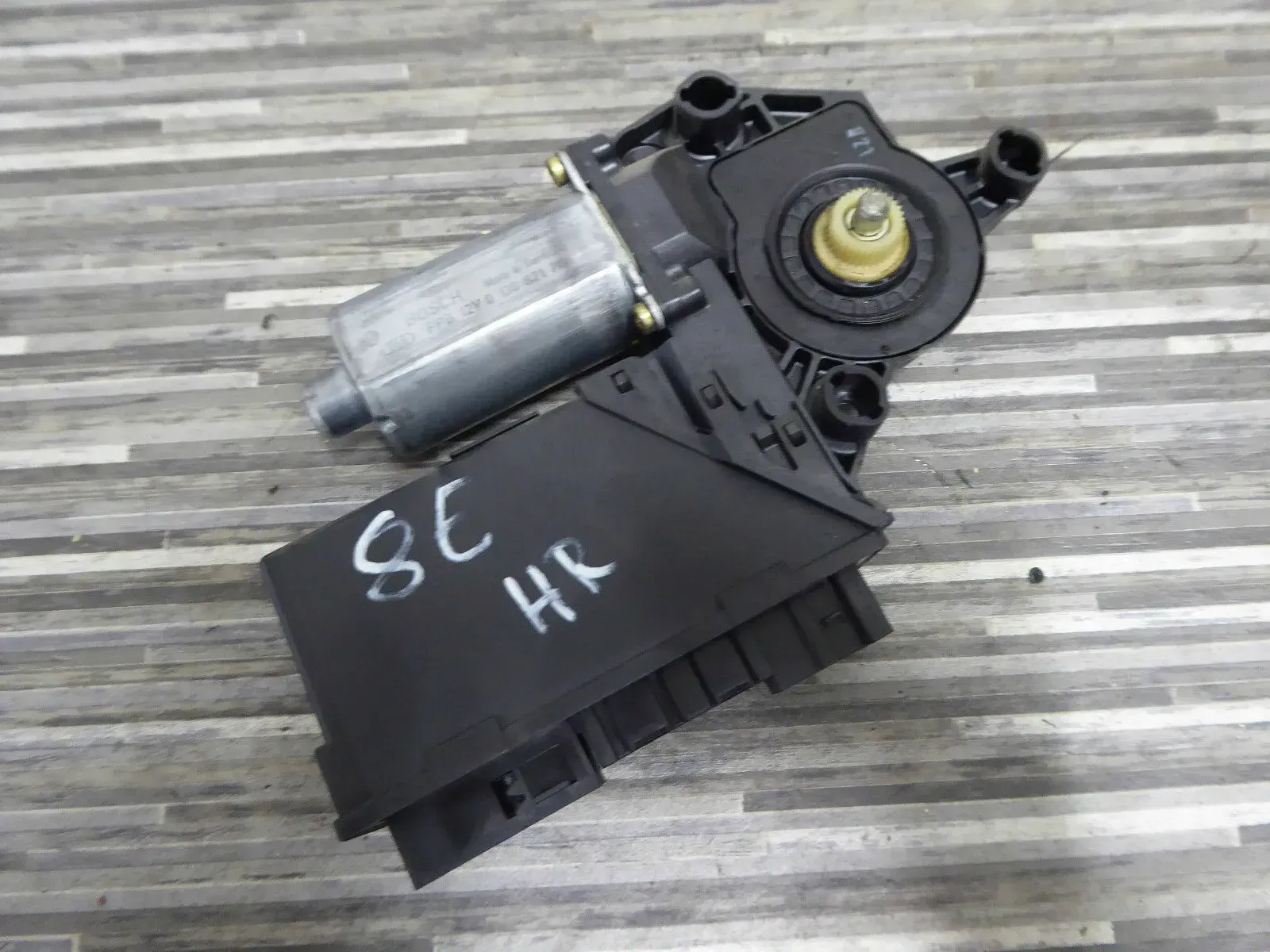 Audi A4 S4 8E B6 01-05 Fensterhebermotor hinten rechts 8E0959802A - Bild 1