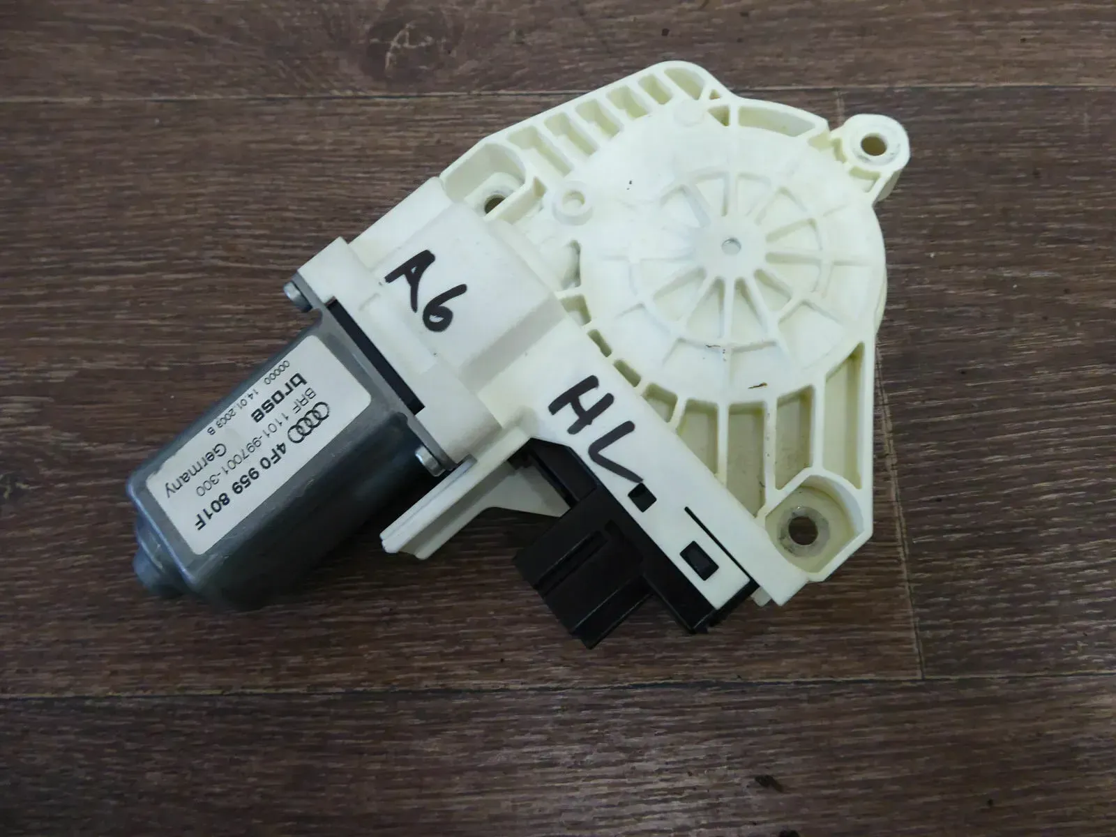 AUDI A6 AVANT Fensterhebermotor hinten links 4F0959801F - Bild 1