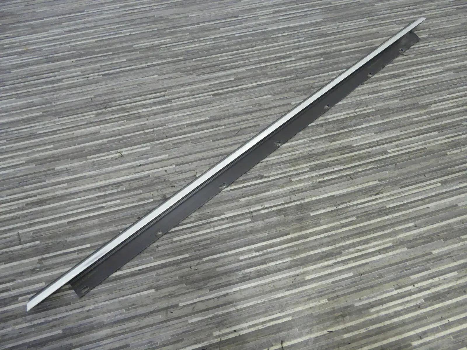 Audi A8 4E hinten links Chrom Festerheber Leiste 4E4853763E 2009 lang - Bild 1