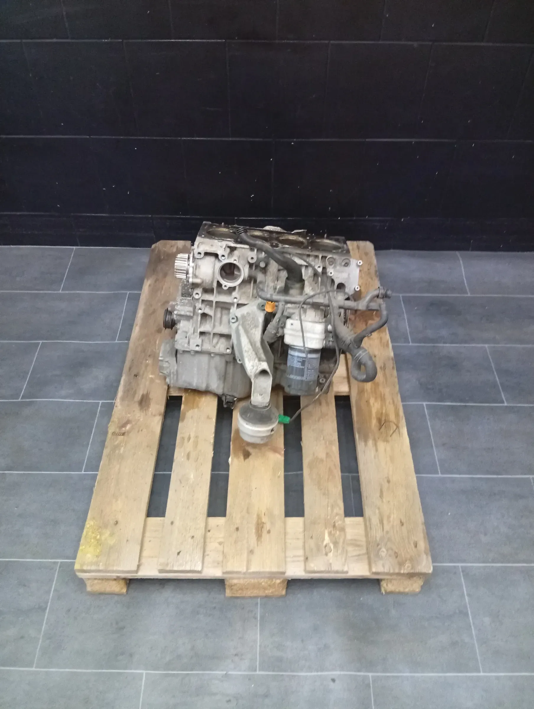 Motor VW Passat 3BG Audi A4 8E 1,6 ALZ Benzin Motor 102 PS 75kw Rumpf - Bild 1