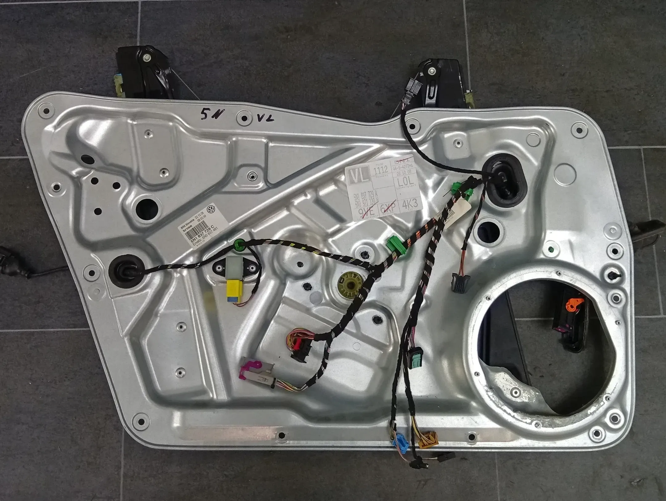 VW Tiguan Fensterheber Platte vorn links 5N1837729A - Bild 1