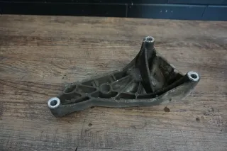 Orig. VW Transporter T5 Stütze Konsole Motor vorne rechts Motorträger 03L199207B - Bild 2