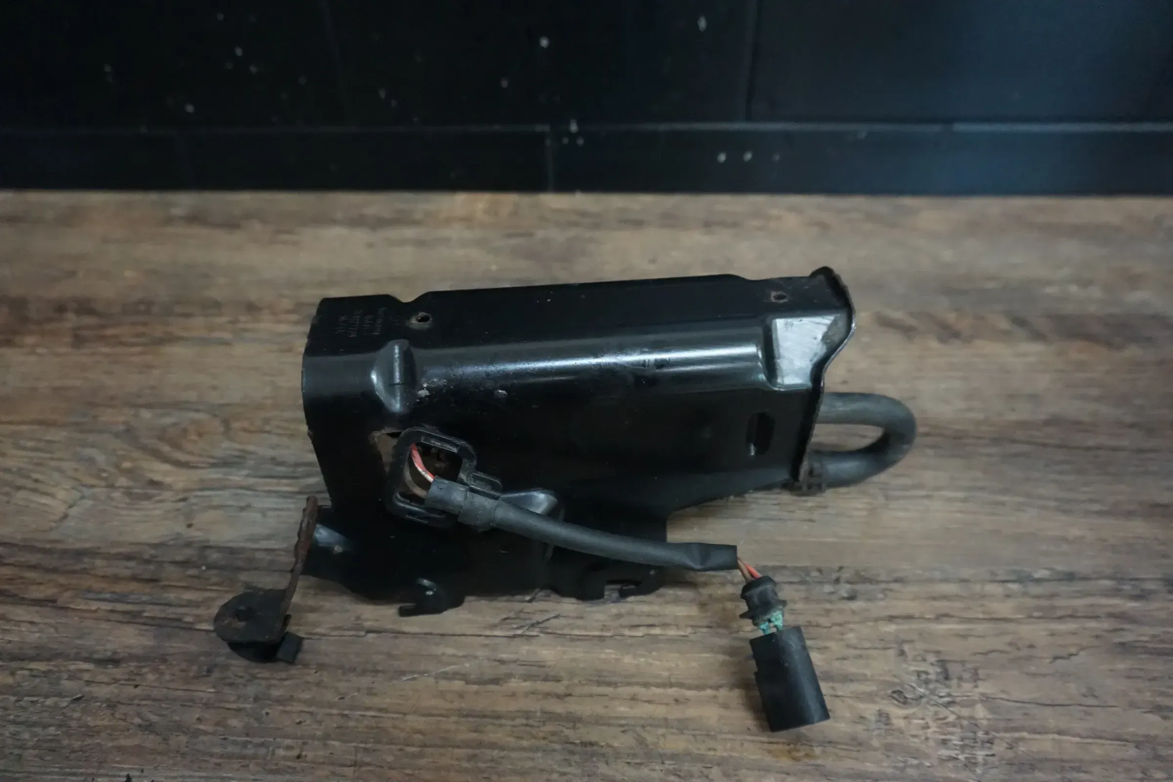 VW T5 / 2,0TDI 180PS / HALTER KRAFTSTOFFPUMPE DIESEL PUMPE / 7E0127223 - Bild 1