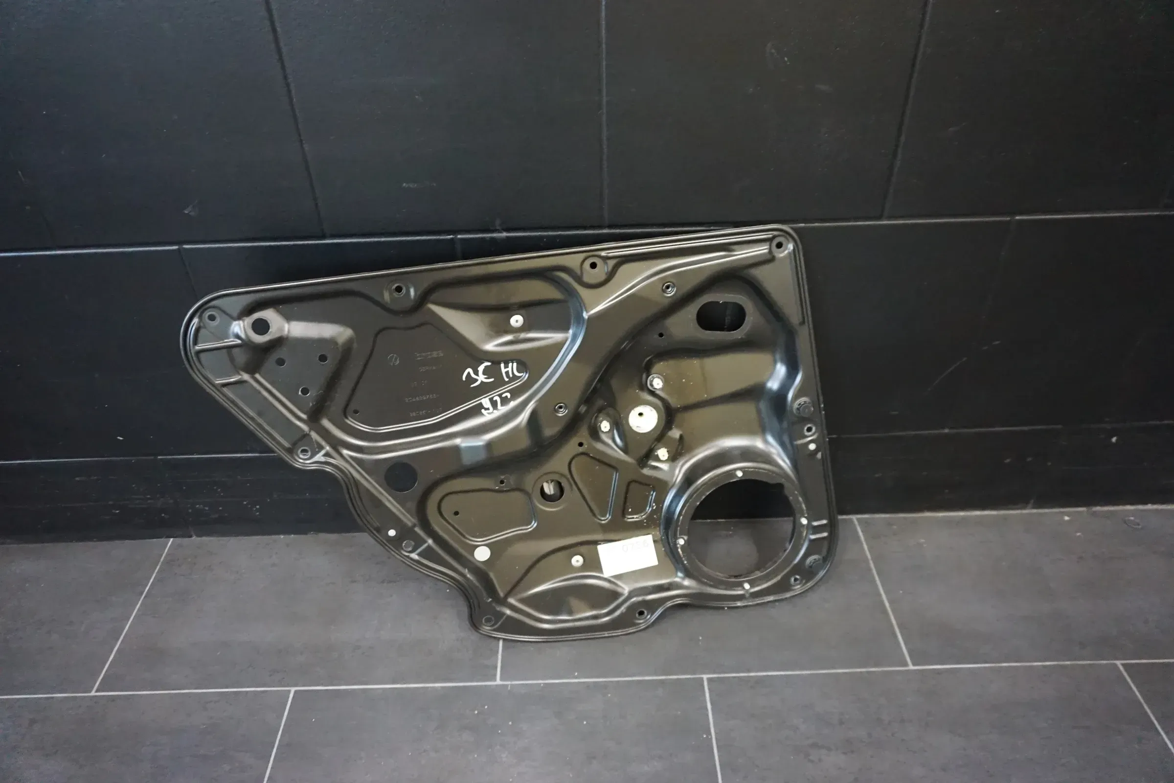 VW Passat Variant 3C B6 Fensterheber Türblech hinten links 3C4839755H - Bild 1