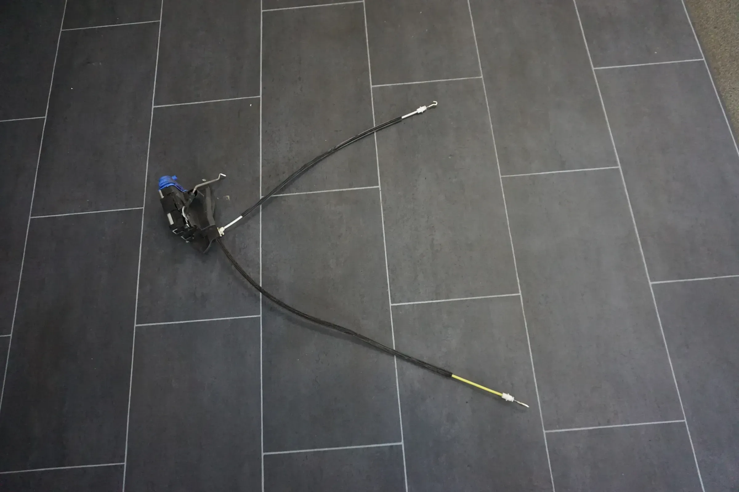Audi A4 B5 Tür Türschloß Zentralverriegelung hinten rechts 4/5-Türer 8D0839016 - Bild 1