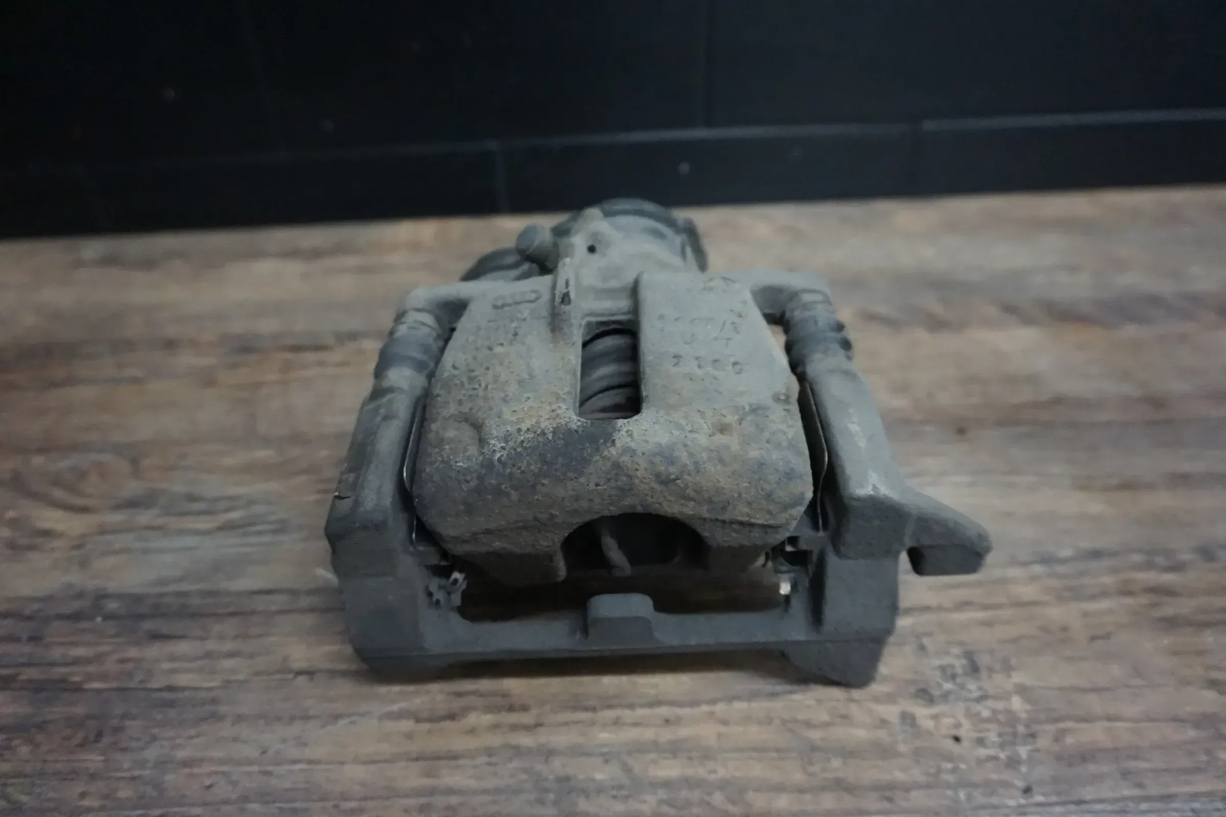 Original Audi A4 8K Avant Bremssattel TRW Stellmotor hinten rechts 32335478E - Bild 1