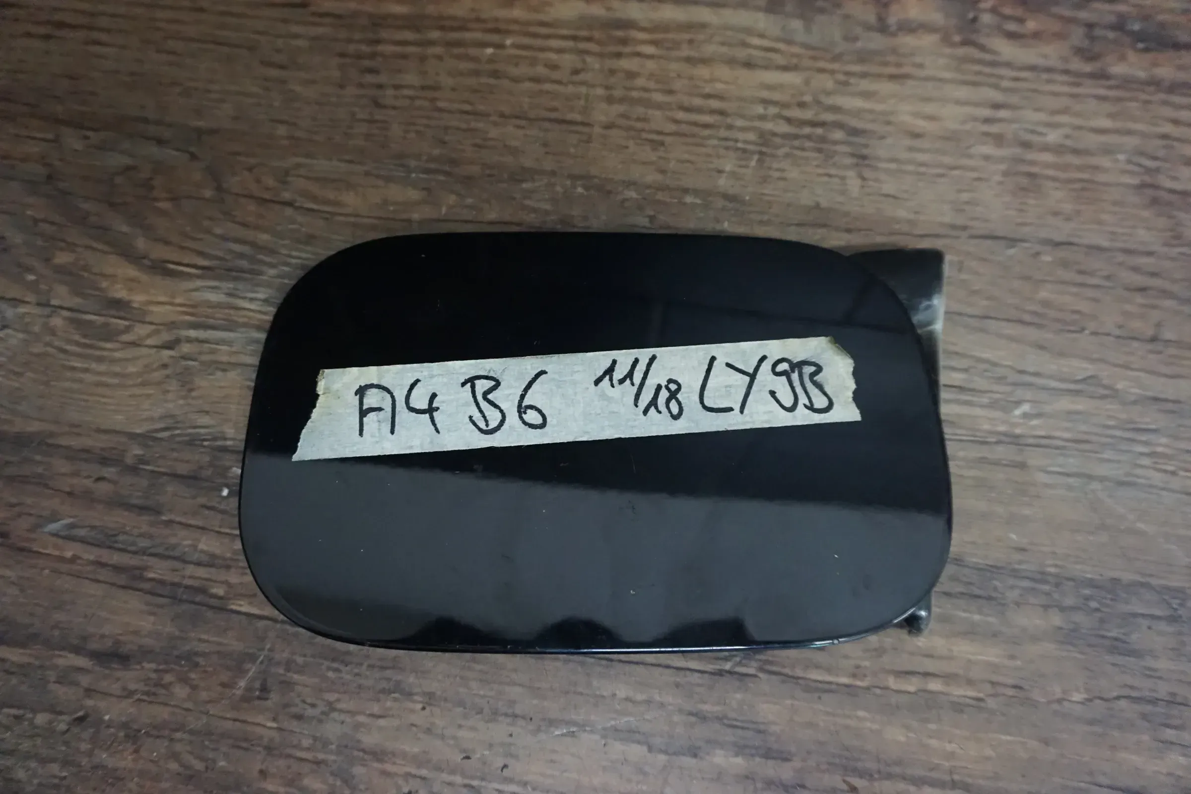 AUDI A4 Tankklappe Tankdeckel Deckel 8E0010184H - Bild 1